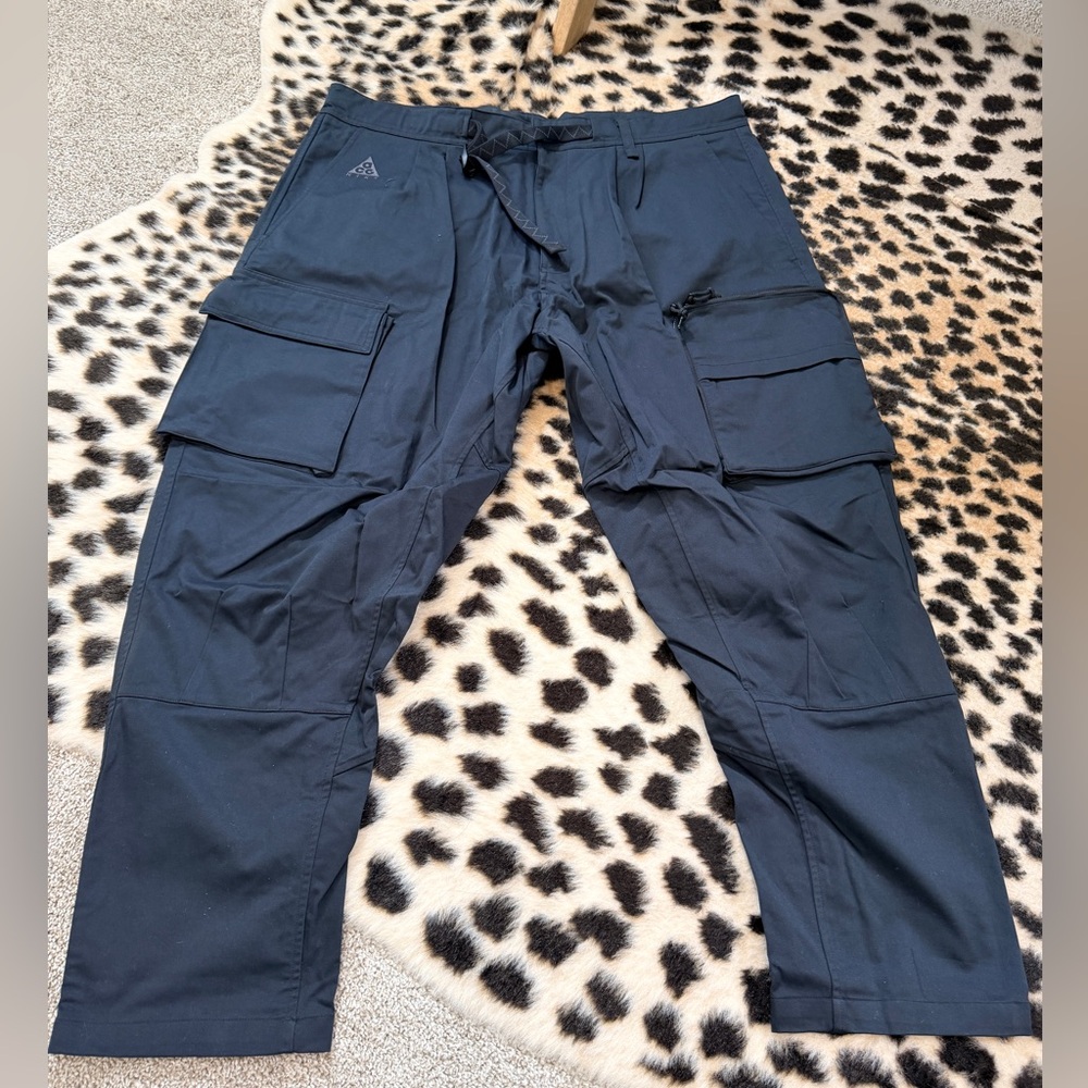 Nike ACG Woven Belted Cargo Pants Men Navy 
Size XXL
NWT